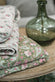 Quilt grøn m/faded rose paisley - VIAMAJA.DK