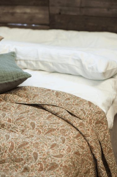 Quilt paisley i grøn, gylden, rustfarver - VIAMAJA.DK