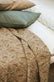 Quilt paisley i grøn, gylden, rustfarver - VIAMAJA.DK