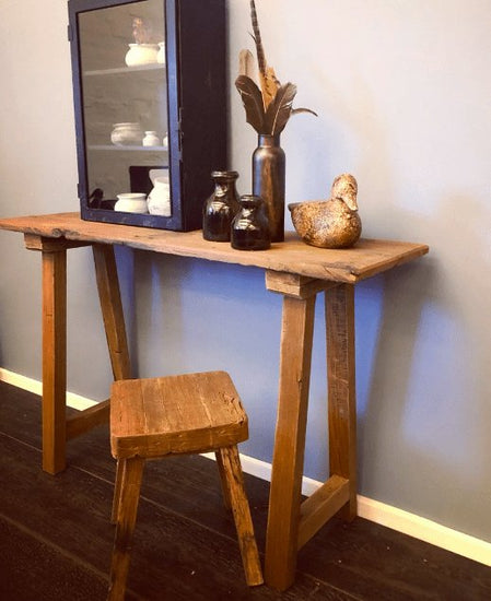 Råt Jernskab med glaslåge - VIAMAJA.DK