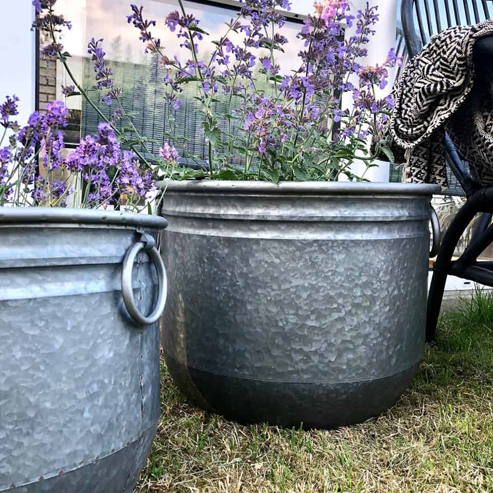 Rustik blomsterbalje i zink – Mellem - VIAMAJA
