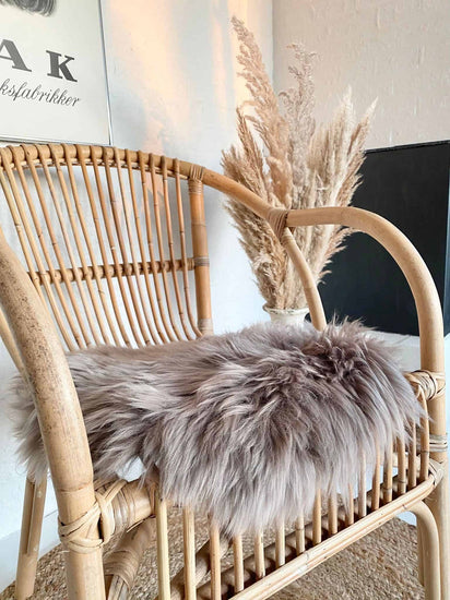 Sædeskind af lammeskind - Rund / Mocca - VIAMAJA.DK