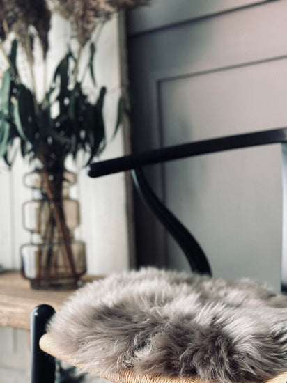 Sædeskind Ø 33cm - Mocca lammeskind - VIAMAJA.DK