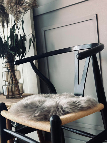 Sædeskind Ø 33cm - Mocca lammeskind - VIAMAJA.DK