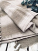 Sengeteppe – kaffe latte/ m. bred stripe 160×200