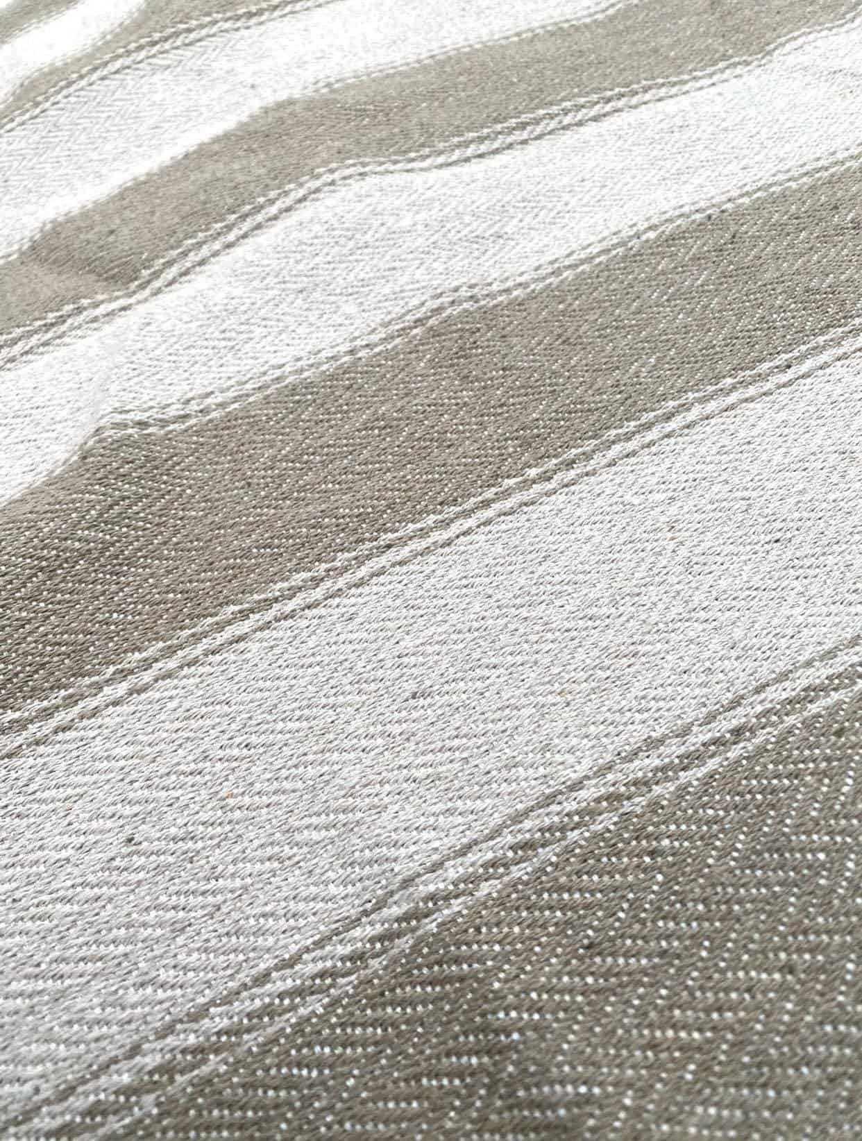 Sengetæppe – kaffe latte/ m. bred strib 160×200 - VIAMAJA.DK