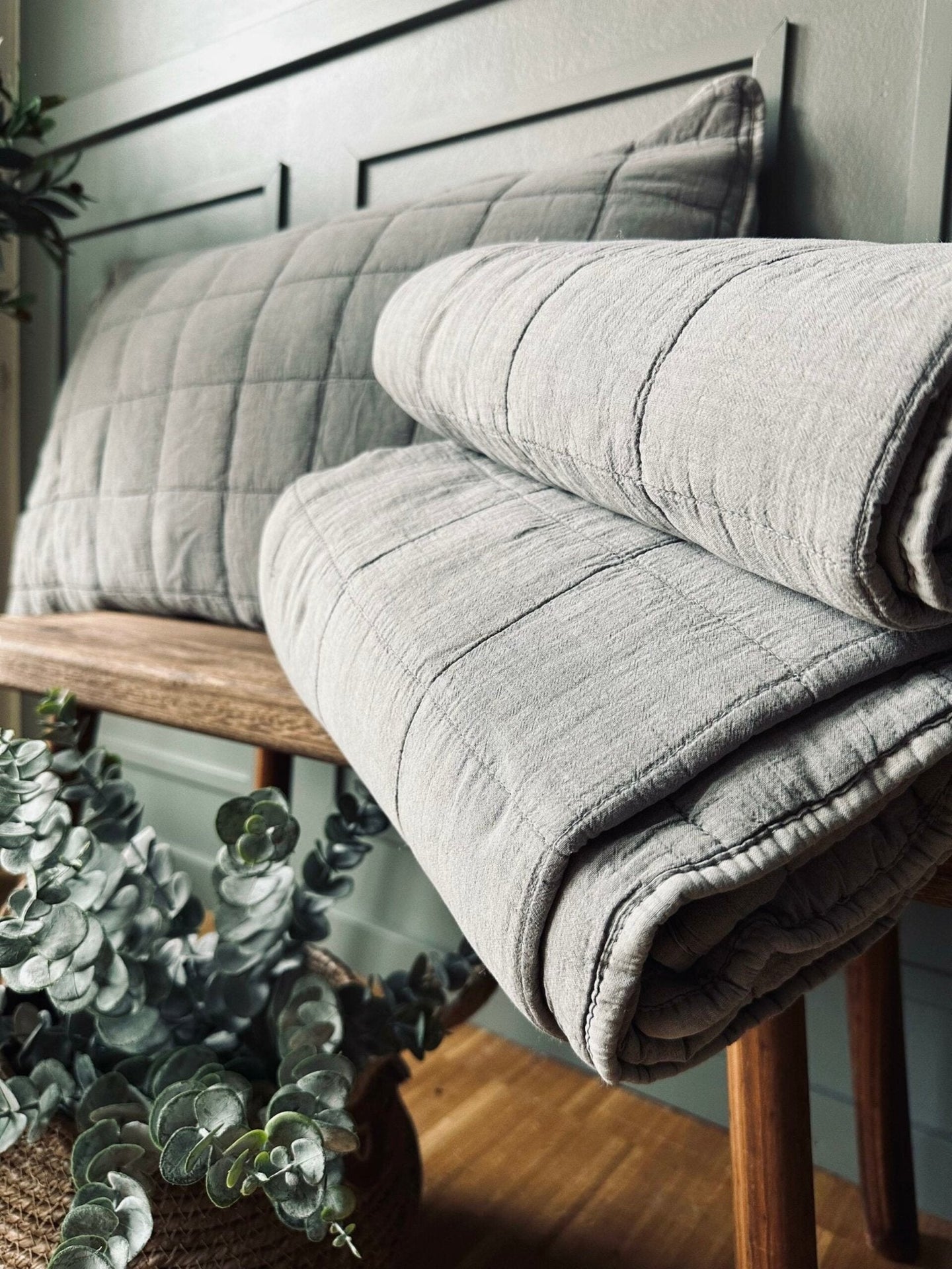 Sengetæppe STONE-WASHED Quilt – Nordic grey - VIAMAJA.DK