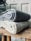 Sengetæppe STONE-WASHED Quilt – Nordic grey - VIAMAJA.DK