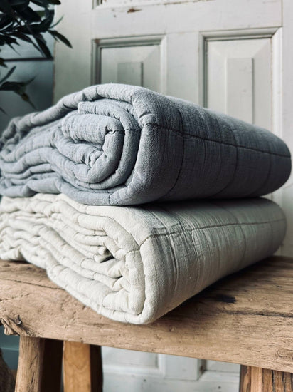 Sengetæppe STONE-WASHED Quilt – Nordic grey - VIAMAJA.DK