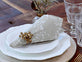 Serviet m. blomster - Lys latte - VIAMAJA.DK