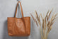 Shopper i blød cognac skind - VIAMAJA.DK
