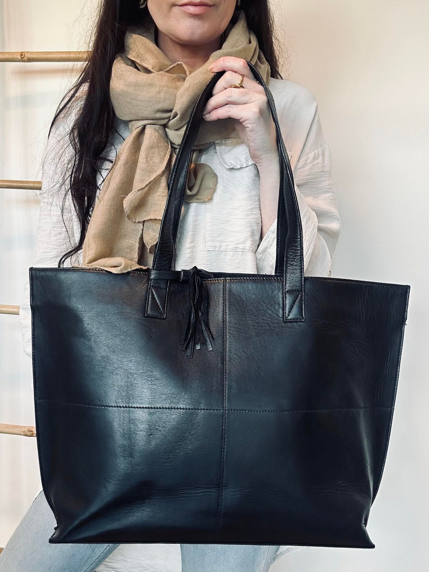 Shopper Jessie black leather – Letvægt - VIAMAJA.DK
