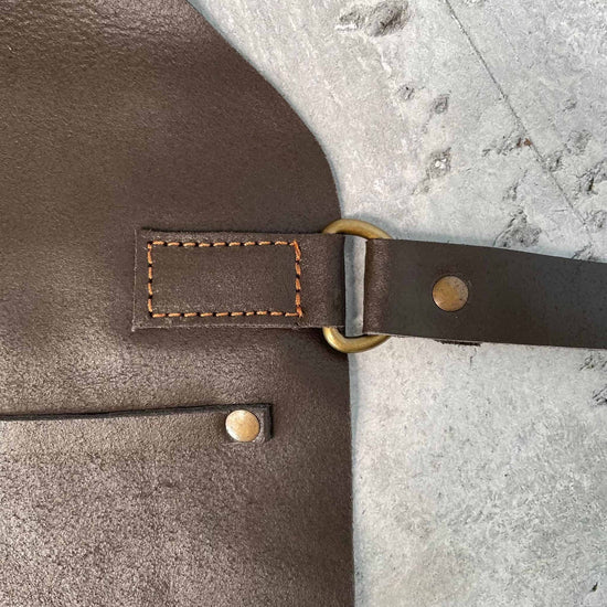 Skindforklæde – Brun bøffellæder - VIAMAJA.DK