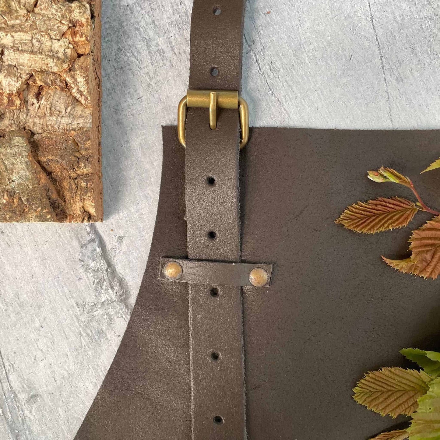 Skindforklæde – Brun bøffellæder - VIAMAJA.DK