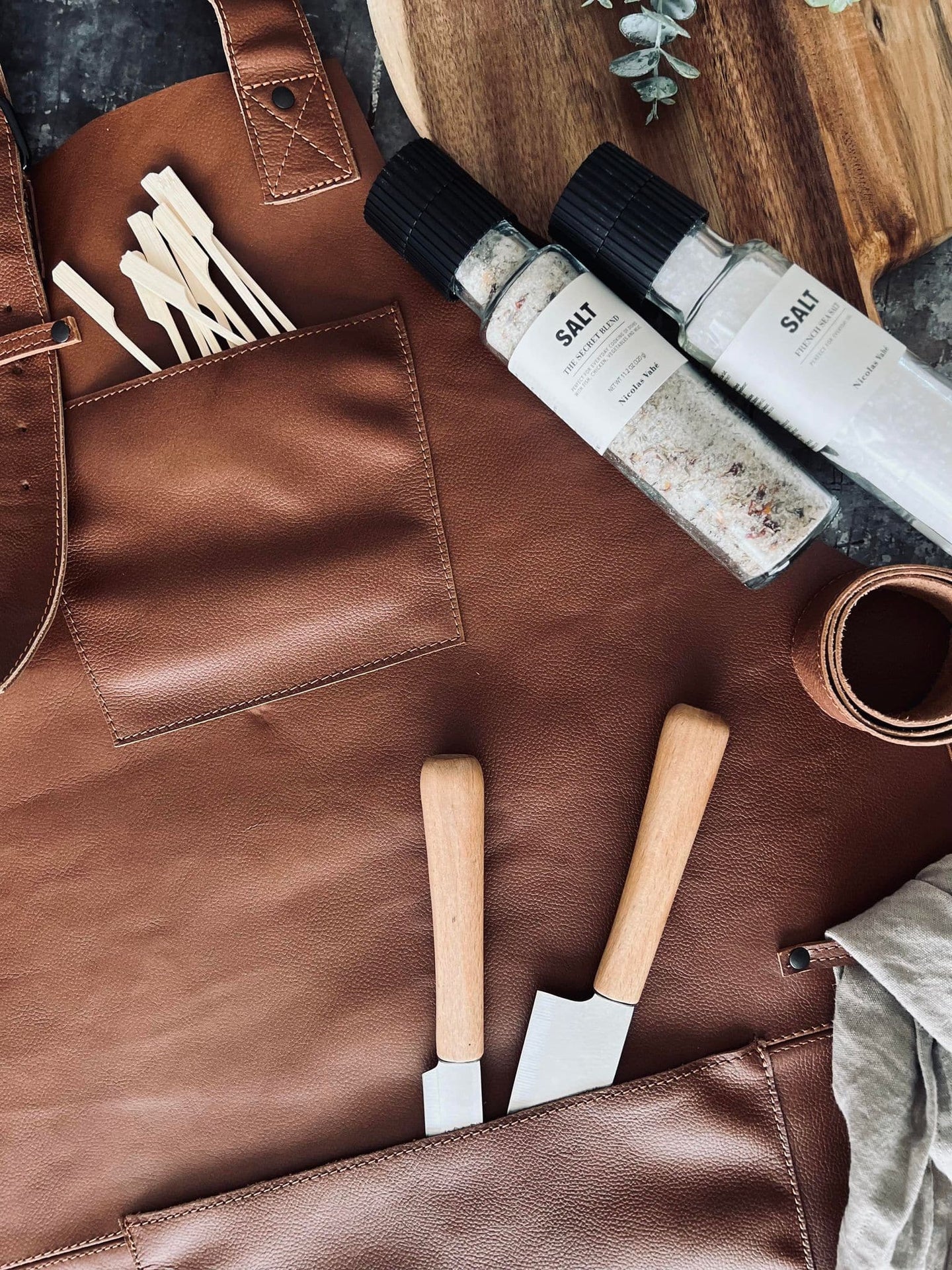 Skindforklæde – Cognac bøffellæder - VIAMAJA.DK