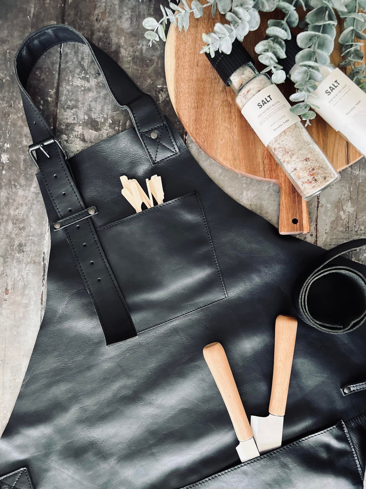 Skindforklæde – Sort bøffellæder - VIAMAJA.DK