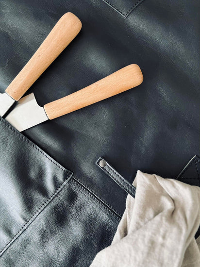 Skindforklæde – Sort bøffellæder - VIAMAJA.DK