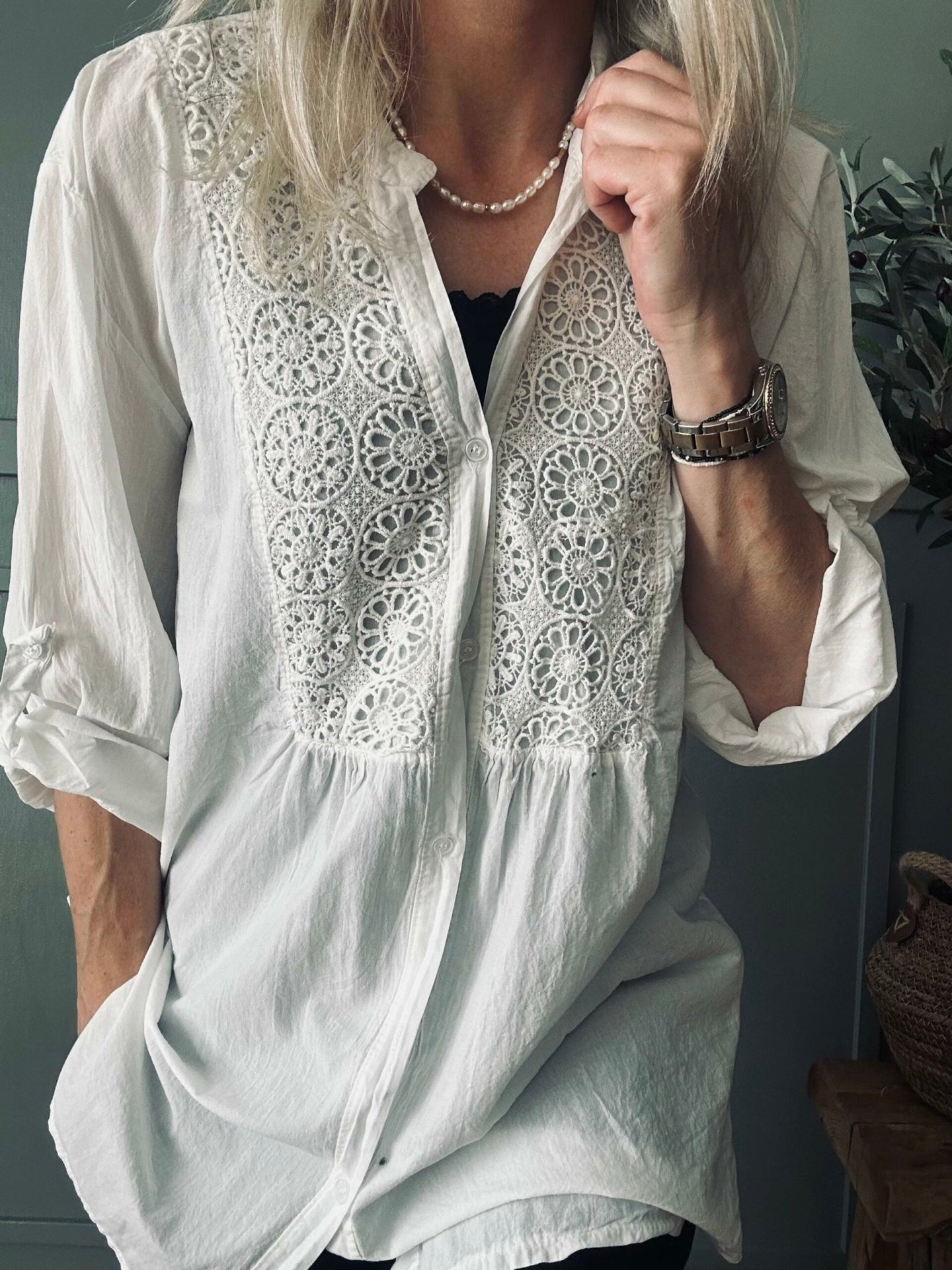 Skjorte Celina med broderi – White - VIAMAJA.DK