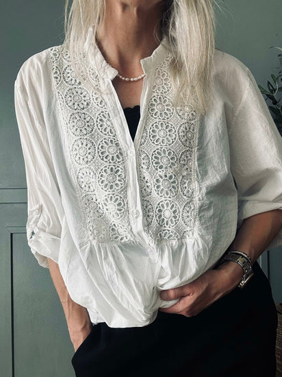 Skjorte Celina med broderi – White - VIAMAJA.DK