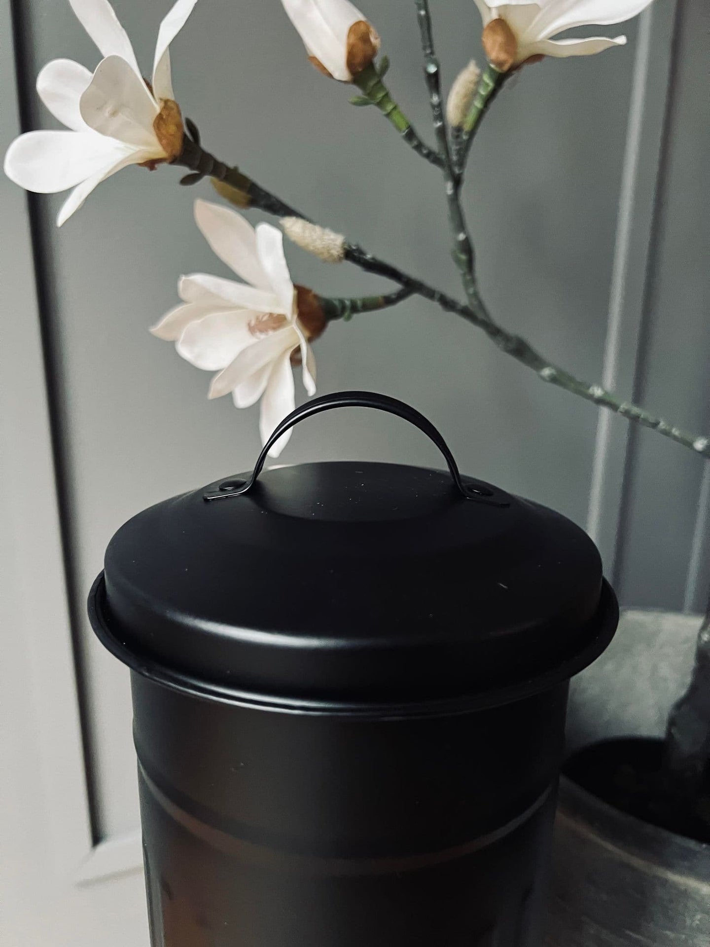 Skraldespand / Askebægre - Sort metal - VIAMAJA.DK