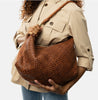 Skulderveske DARIA – Flettet skinn walnut