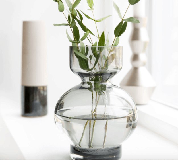 Smuk Lowa-vase i røgfarvet glas - VIAMAJA.DK