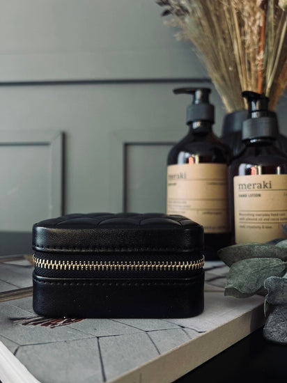 Smykkebox i sort og guld - Quilt - VIAMAJA.DK