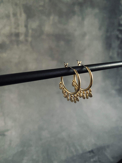 Smykkestativ i sort metal - VIAMAJA.DK