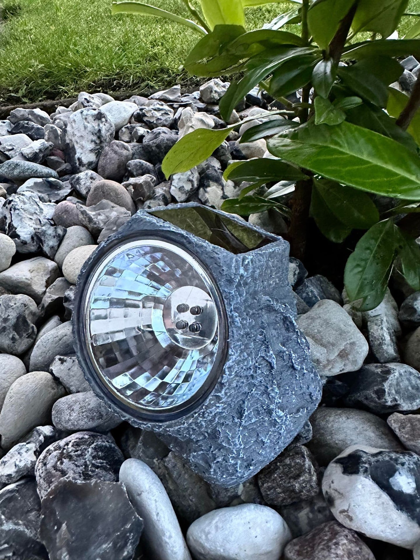 Stone med solceller - Grå - VIAMAJA.DK