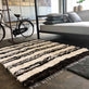 Stribet Håndsyet skindtæppe af lammeskind – 200×155 - VIAMAJA