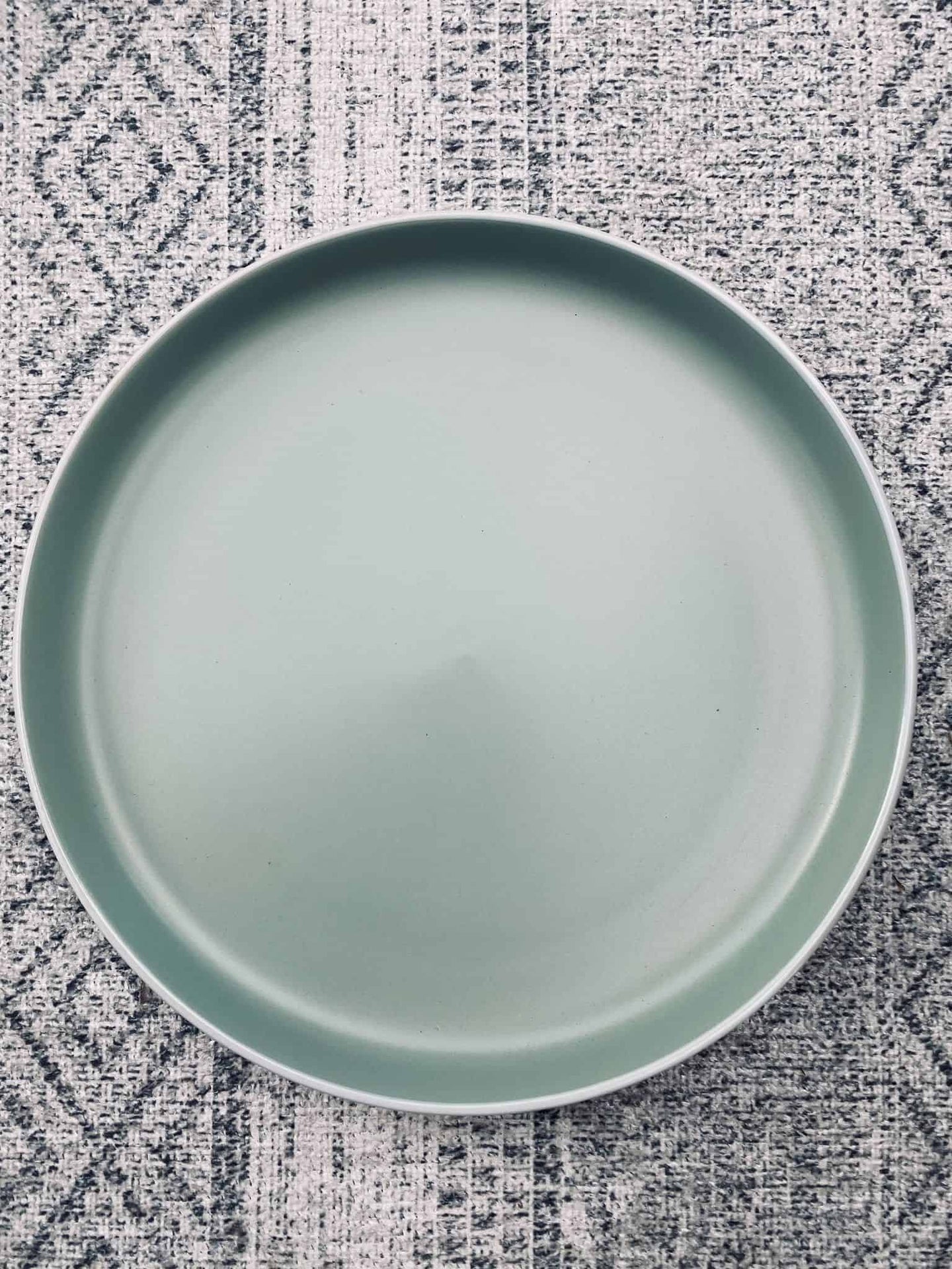 Tallerken i stentøj - mint grøn Ø27cm - VIAMAJA.DK