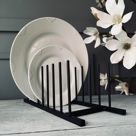 Tallerken stativ i sort metal - 8 tallerkner - VIAMAJA.DK