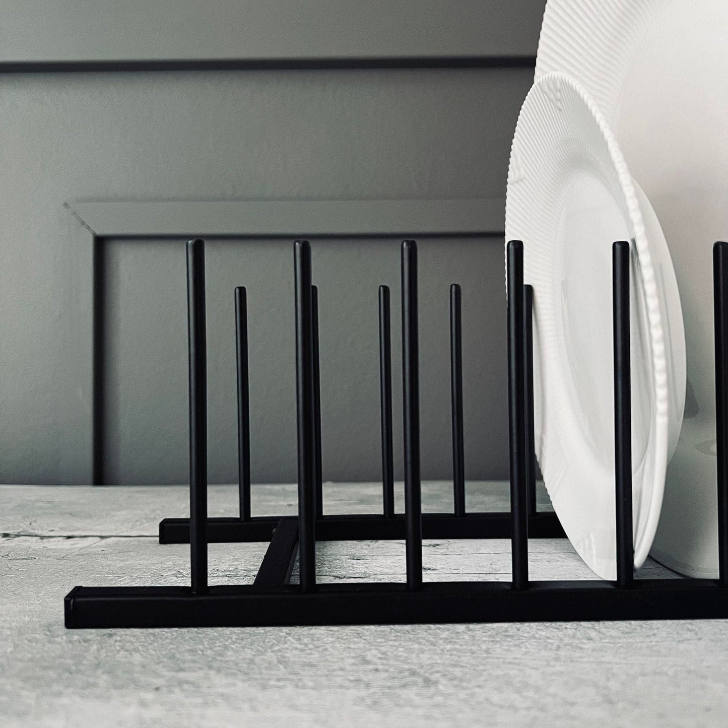 Tallerken stativ i sort metal - 8 tallerkner - VIAMAJA.DK