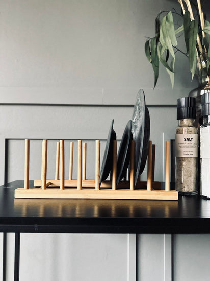 Tallerkenholder i bambus - VIAMAJA.DK