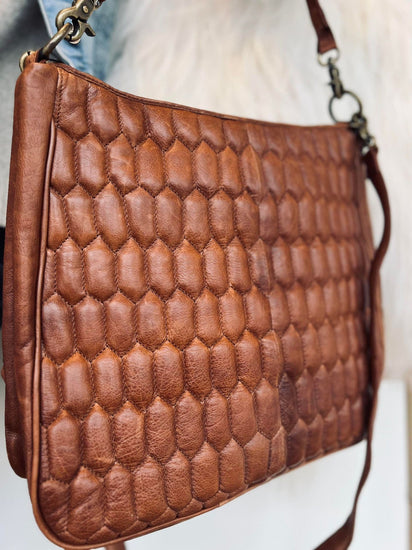 Taske WALNUT QUILT - 2 taskeremme medfølger - VIAMAJA.DK