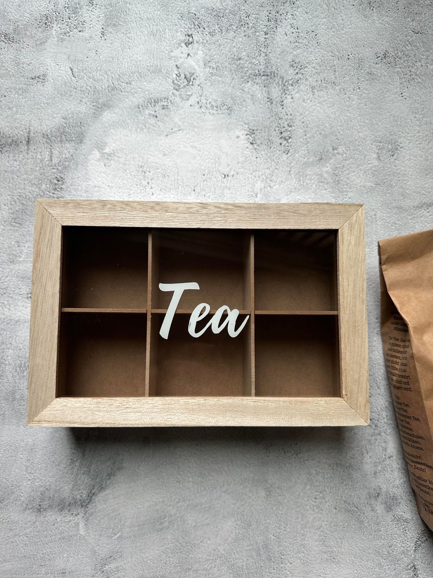 Tebox med skrift – Nordic white - VIAMAJA.DK