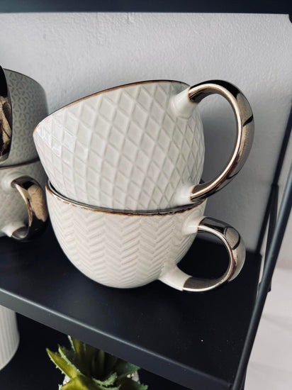 Tekop hvid porcelæn med guld hank – Mix - VIAMAJA.DK