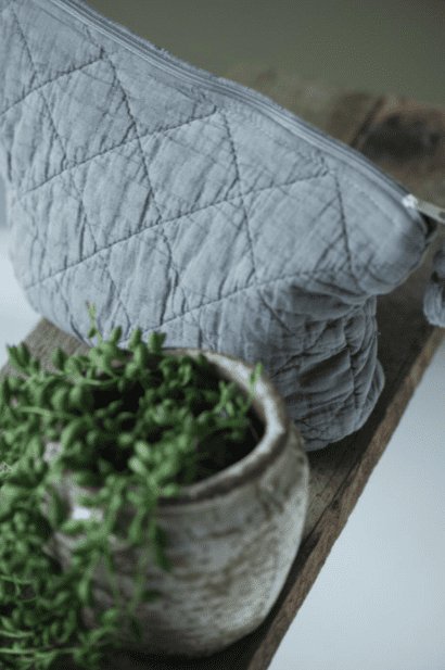 Toilettaske Quilt Støvblå - VIAMAJA.DK