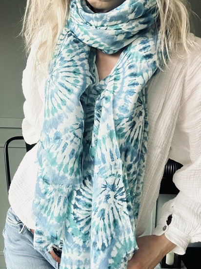 Tørklæde Blue batik - VIAMAJA.DK