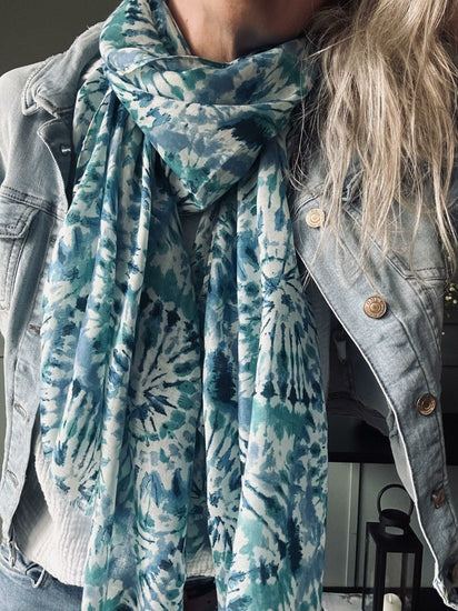 Tørklæde Blue batik - VIAMAJA.DK