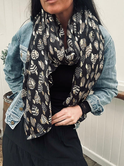 Tørklæde Golden / Black - VIAMAJA.DK