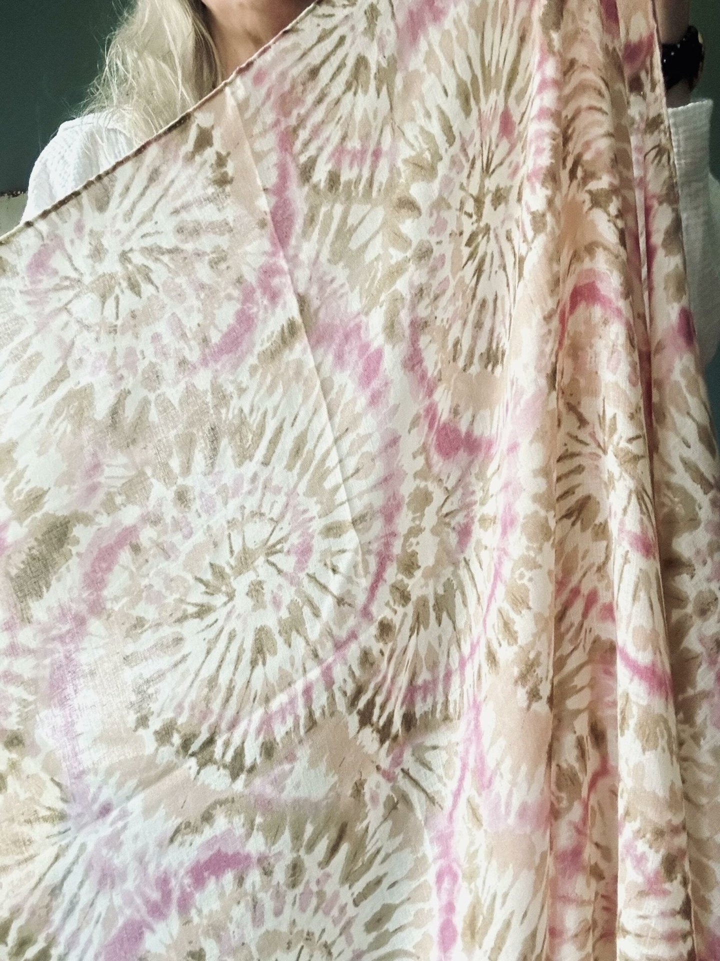 Tørklæde Rose batik - VIAMAJA.DK