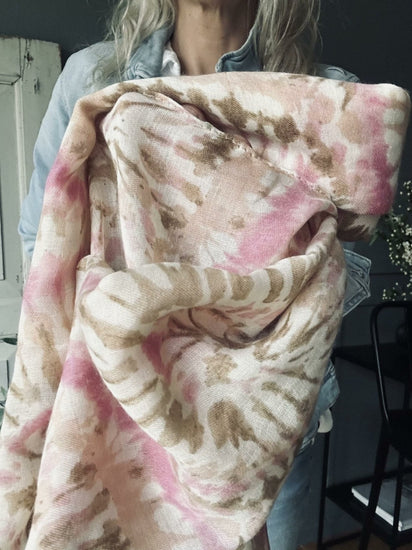 Tørklæde Rose batik - VIAMAJA.DK