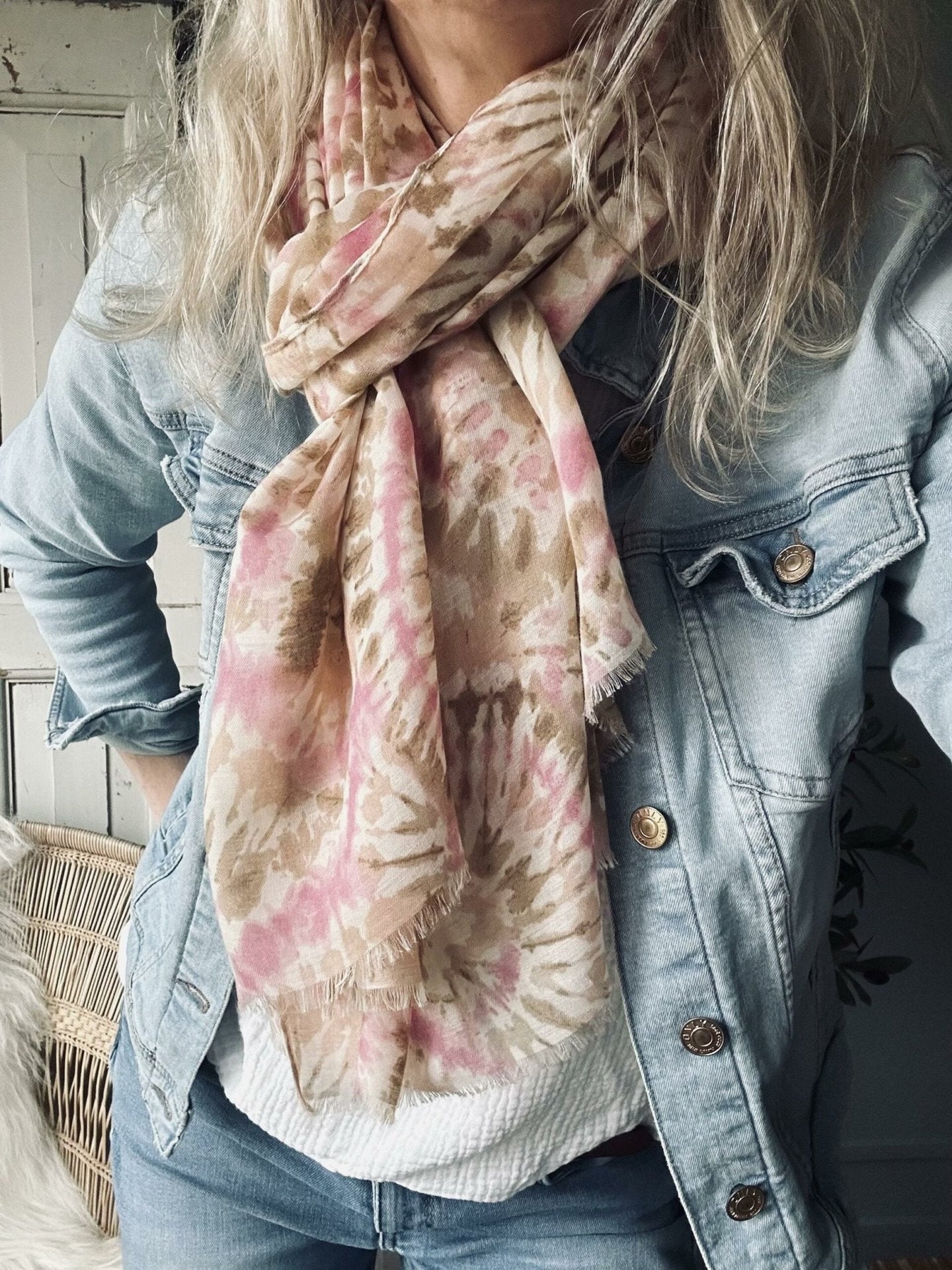 Tørklæde Rose batik - VIAMAJA.DK