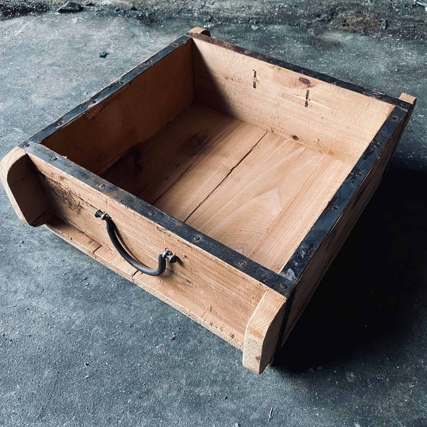 Trækasse i Genbrugstræ - VIAMAJA.DK