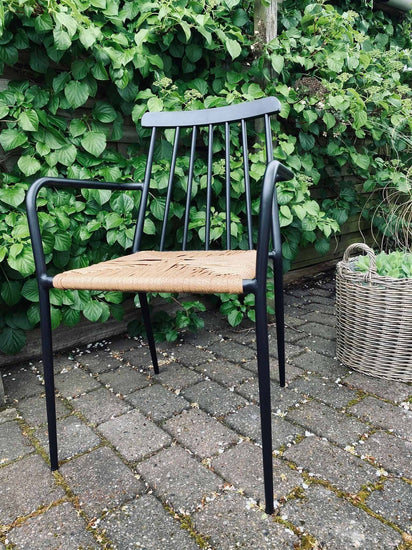 Tremmestol i sort aluminium / rattan - VIAMAJA.DK
