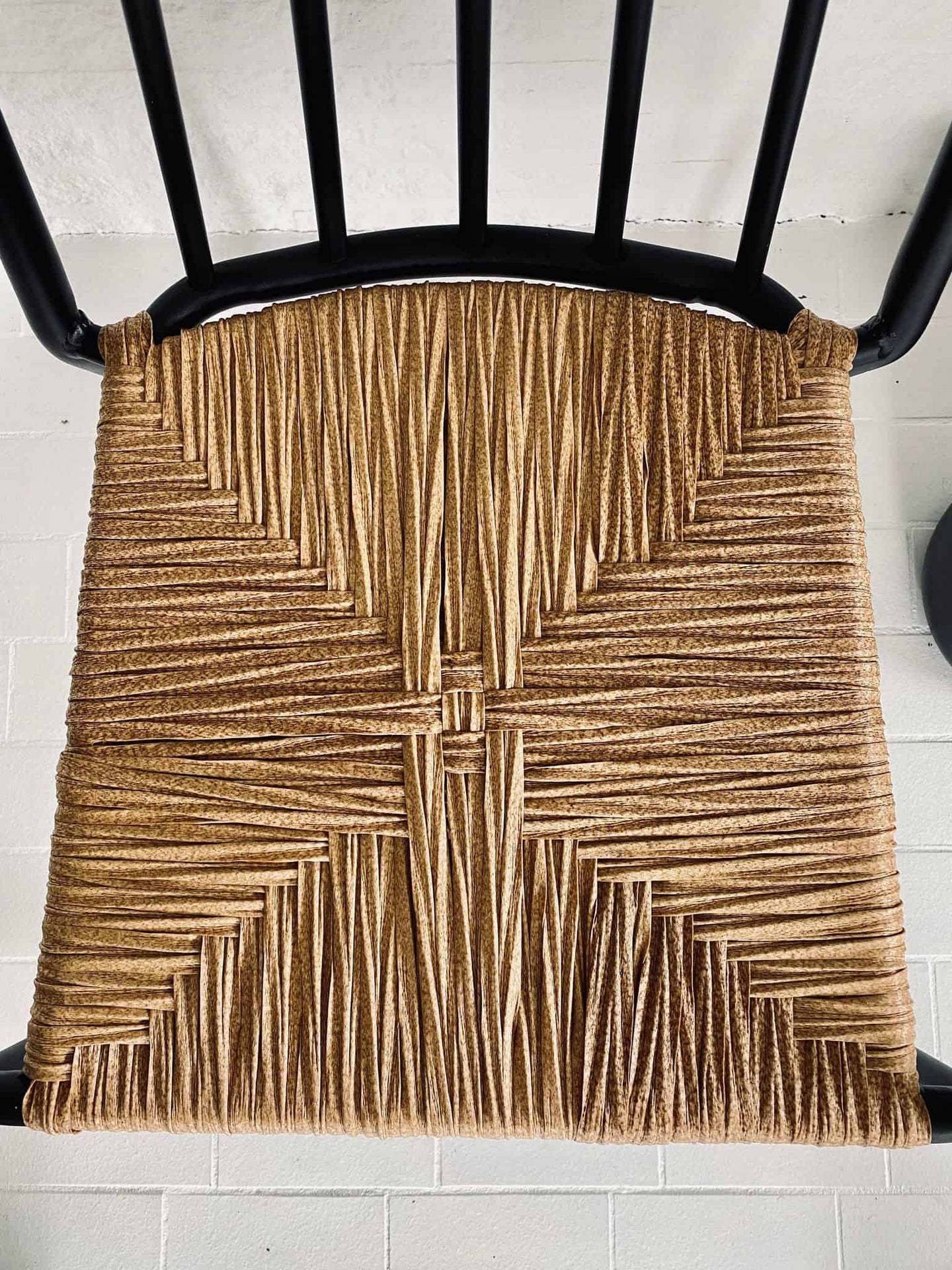 Tremmestol i sort aluminium / rattan - VIAMAJA.DK