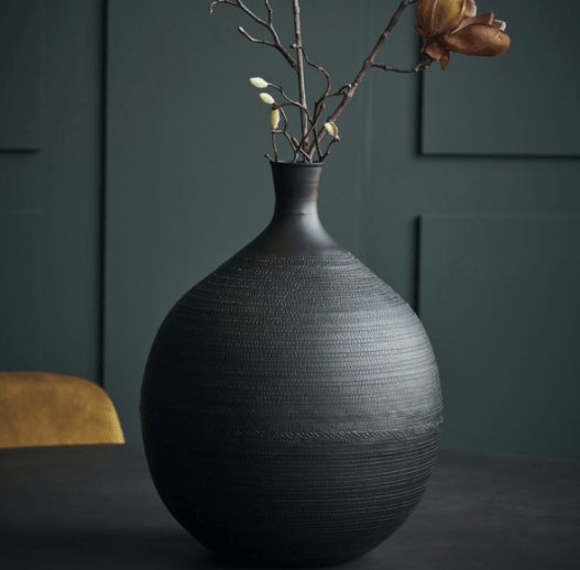 Vase i aluminium – håndlavet mønster – Stor - VIAMAJA.DK