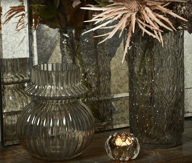 Vase med riller - Røgfarvet glas - VIAMAJA.DK