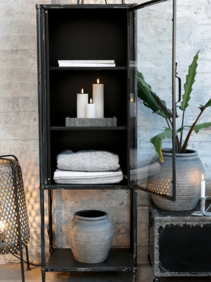 Vitrine m. glaslåge - VIAMAJA.DK